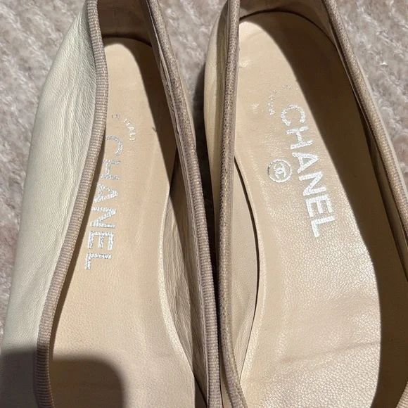 CHANEL Women's Cream and Red Loafers - Picture 2 of 5